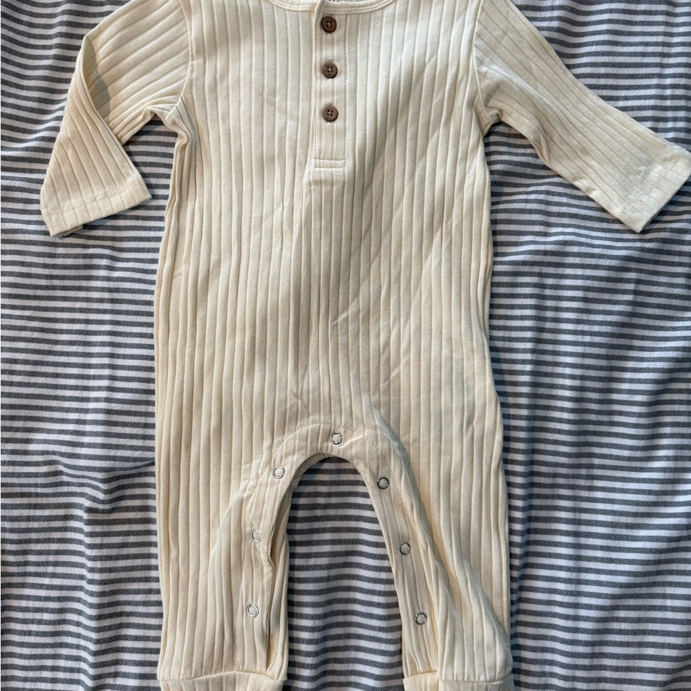 (NWT) Cream Ribbed Kids Bodysuit